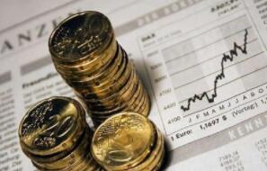 �°��ɷ�ҵ���챨��2025�꾻����ͬ������185.69%